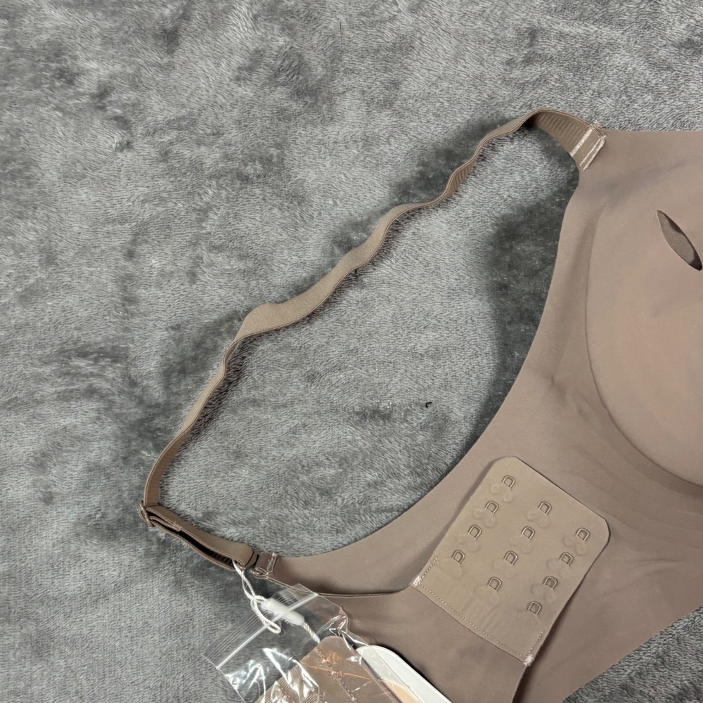 OEAK Women Tan Seamless Wireless Bra Removable Pads Nude Size Medium NWT - Picture 7 of 8